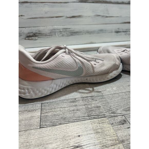 Nike sneakers Revolution 5 Womens Size 6Youth Pink White Black - Picture 6 of 9